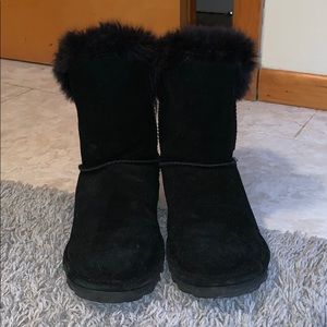 Women’s fuzzy BearPaw Boots!